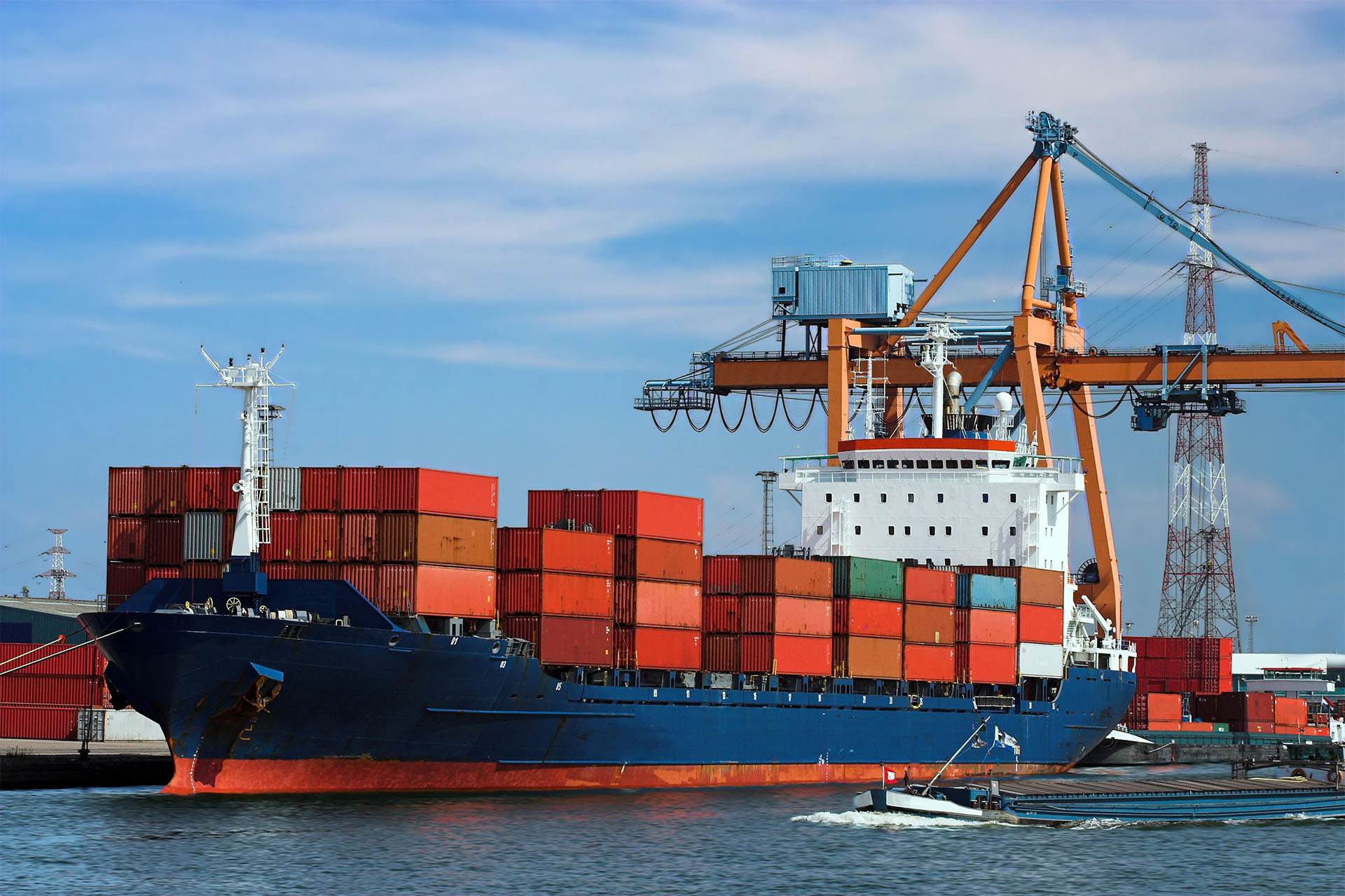Port pressures continue to escalate in the Middle East and South Asia, with congestion and cargo rollovers becoming frequent